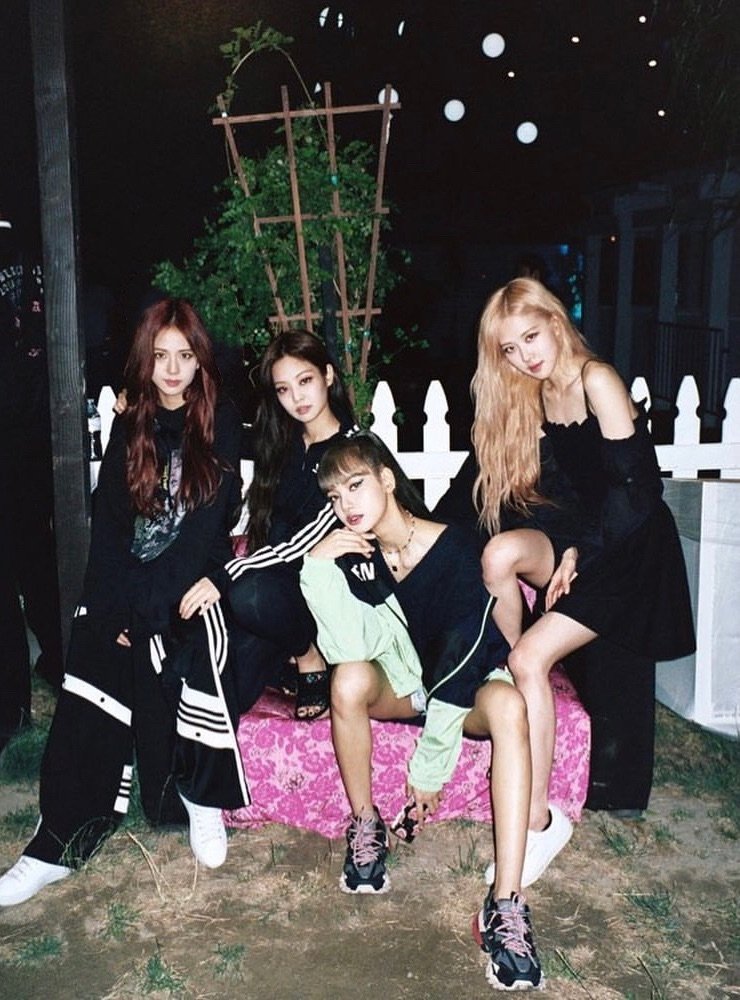 BLACKPINKCNTRAL's tweet photo. Describe BLACKPINK in one word + tags

Goal: 500 Retweets &amp; 500 Replies!

YGE, respond to Blinks!
#WeWantBlackpinkMusic
#YG_피드백_요구 
@BLACKPINK https://t.co/mNDA4agfmt