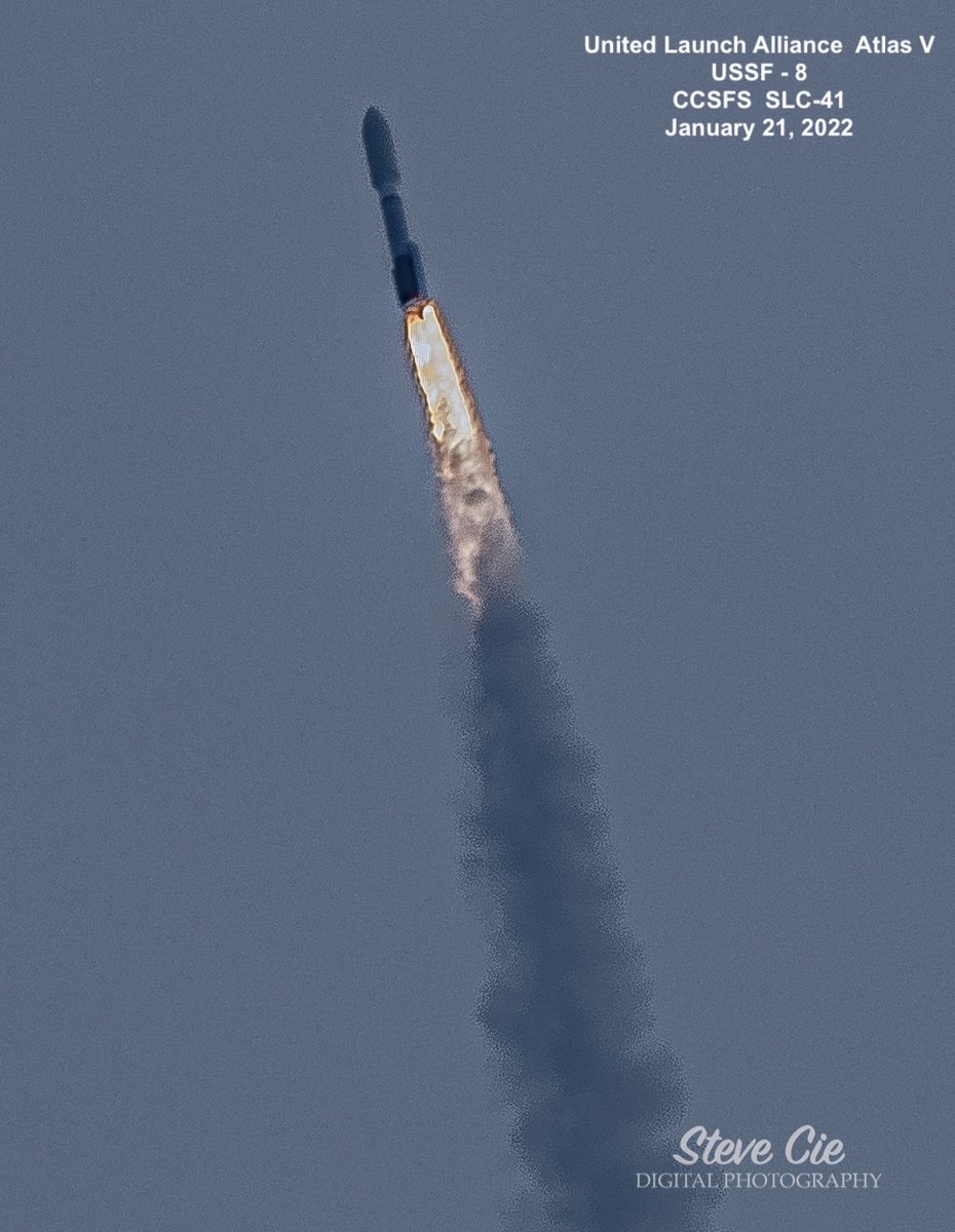 SteveCie's tweet photo. @torybruno #BigSlider #USSF8 #AtlasV seen from #Playalinda https://t.co/Os6DyQiw7V