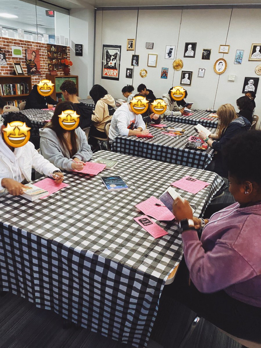 MrsOMalleyELA's tweet photo. Welcome to The Book Bistro where seniors are kicking off this week by getting a taste of some nonfiction novels! Check out what’s on the menu 📚 #englishisLIT #bookclubs @PaetowHS https://t.co/mJuZLzjFJ1