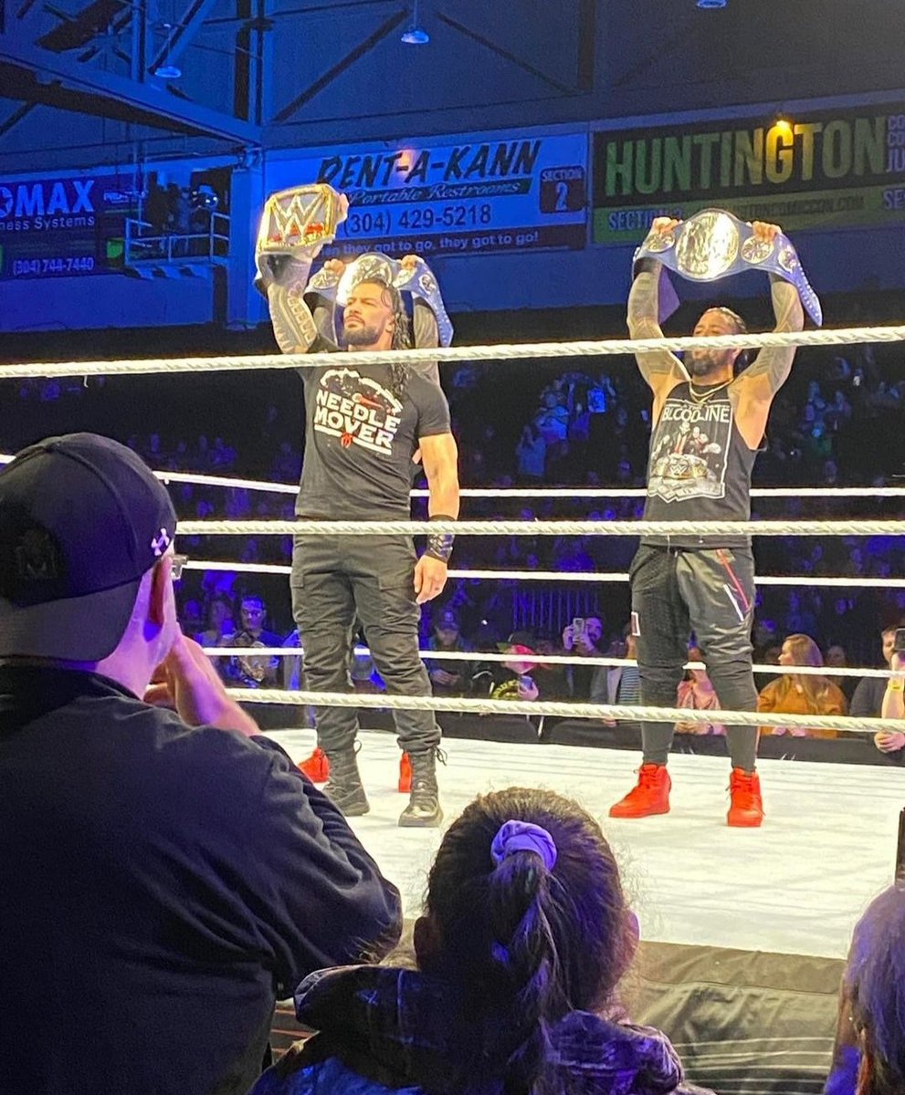 SagarCh73987191's tweet photo. 23/1/22 W Live Event Show Up The Bloodline😤☝️☝️
,,,
...
#wwelivecoverage #event #wwe
#bloodlineuvink #fridaynight #acknowledge
#romanreigns #needlemover https://t.co/B3xsOsgxW3
