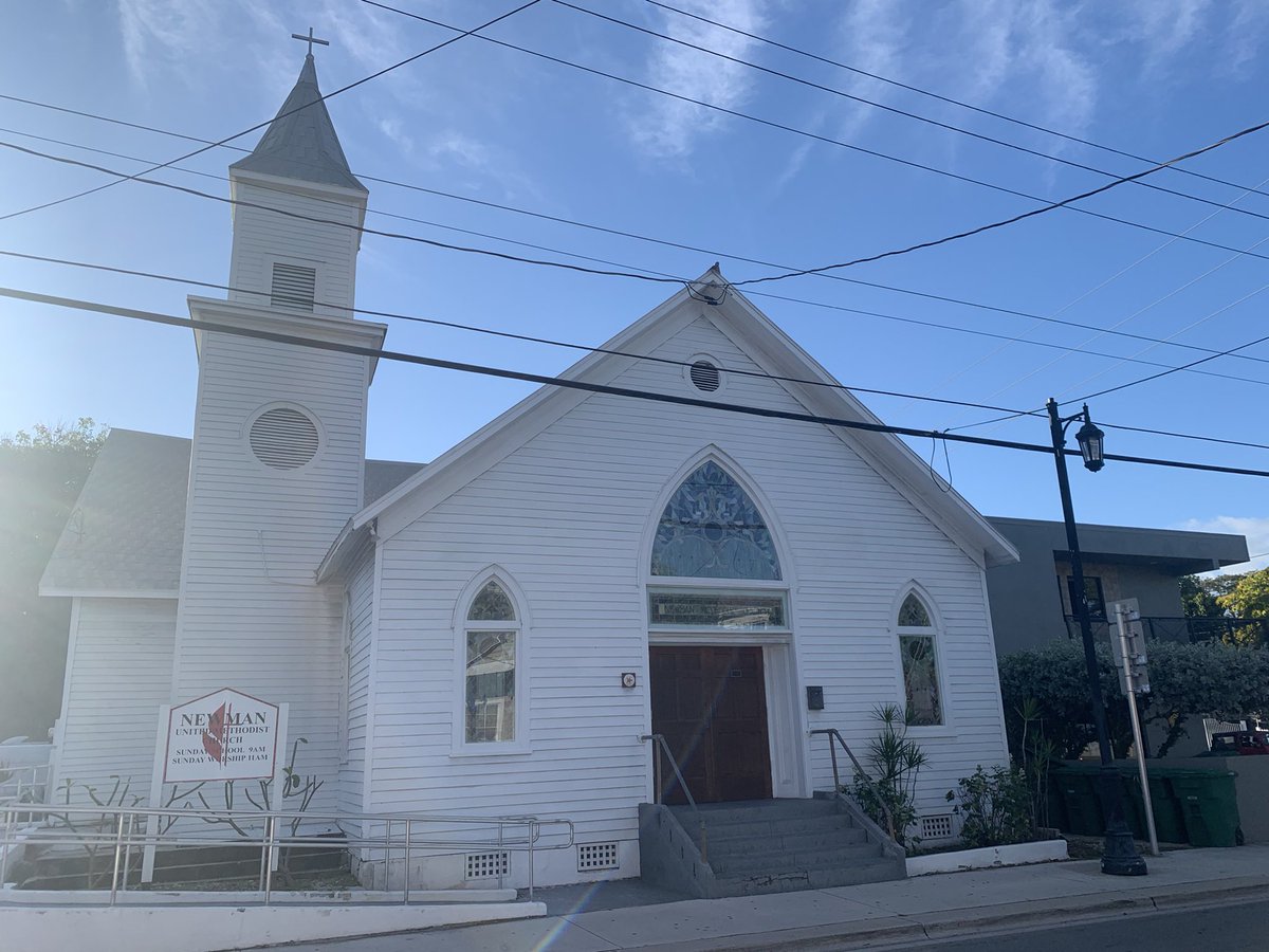 makomichael's tweet photo. There are over 40 churches on this small island and you can’t go a block of two with encountering a few. Many small ones nestled mid block in the streets. #RunKeyWest #KeyWest #SeenOnMyRun https://t.co/lT1r4oJGp0