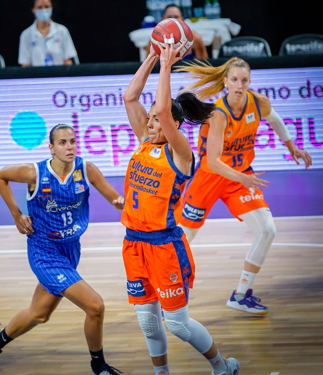 valenciabasket's tweet image. ✌️🍊🔝

👉 @Lau_gilcollado, en el quinteto ideal de la J18 de la #LFEndesa como mejor ala-pívot gracias a sus 26 de valoración (19 pts, 9 reb, 2 asi, 2 rob y 4 fp recibidas)

👉 @cristi106, entre las mejores jugadoras de la jornada con sus 7 asistencias
 
#EActíVate