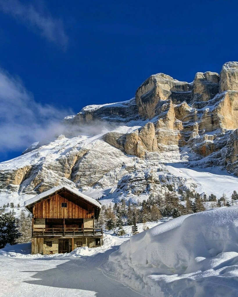 DolomitiReview's tweet photo. Uno dei nostri luoghi preferiti ❤️ Chi lo riconosce per primo?
Complimenti ad Anna per la foto 👏
▲ Photo: @tasquina
▲ Tag: #dolomitireview
▲ Follow: @dolomitireview
📍 ...
Seguici anche su Facebook e sul sito (link in bio) ⬆️
---
#altab… https://t.co/EoYZSxuhA0 https://t.co/nTG5rSS42W