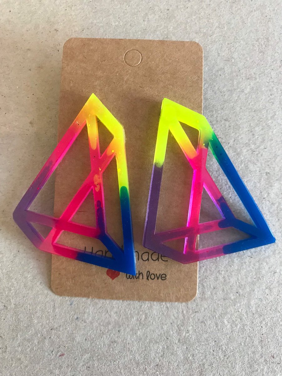 Love this  #fluorescentearrings #asymmetricjewelry #80searrings #etsy etsy.me/3nTwc9Z