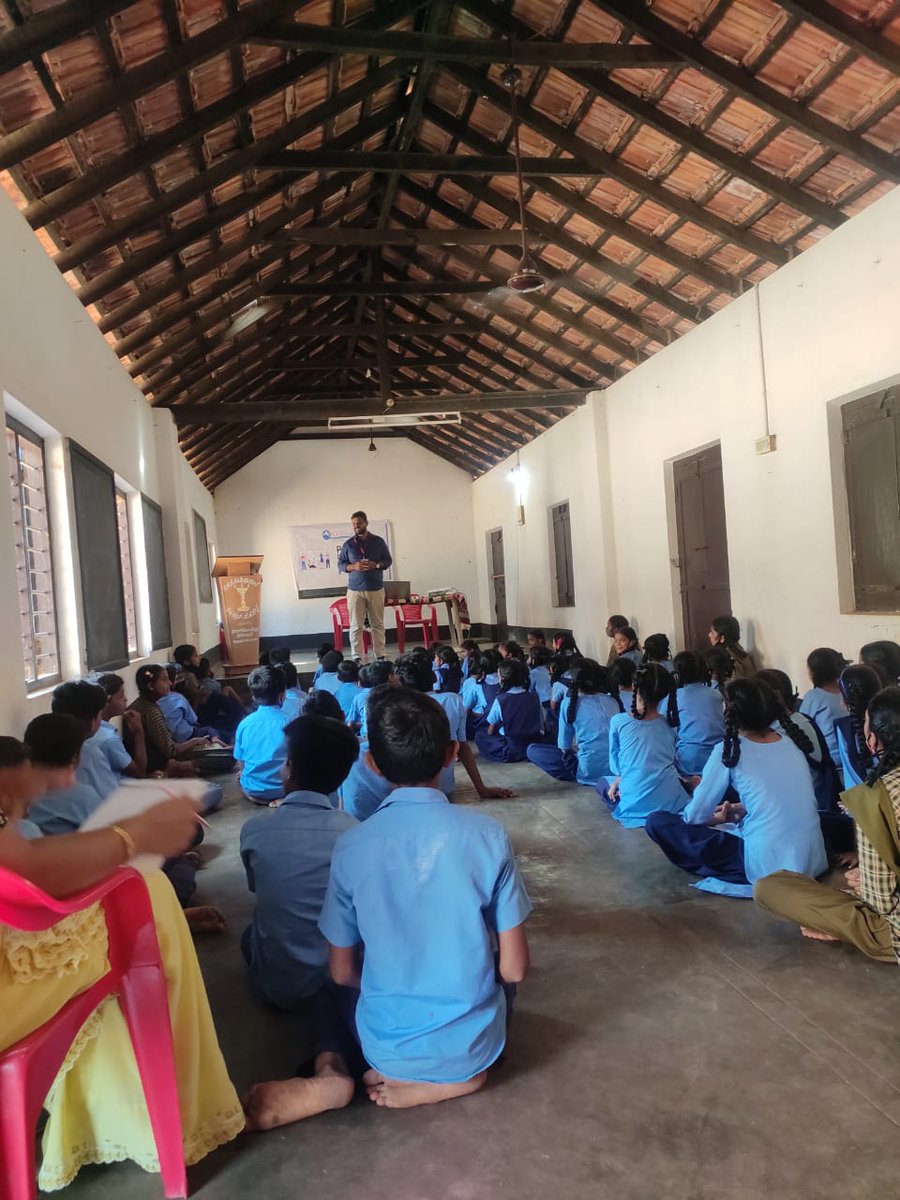 AccessKar's tweet photo. On request of SDMC members, Access India's senior trainer Abdul khader took a session on Personality Development, Educational Values ​​and Effective Studies at govt primary School valachil, headmaster Mrs. Molly Gracie Vas, teachers Sunita, Sharmila, Shobha were present at moment https://t.co/c5dNFS8b41