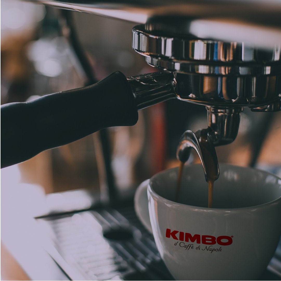 Coffee1652's tweet photo. Good Morning! 👋

Let's start the new week the right way and enjoy a delicious cappuccino made with Kimbo coffee beans☕

Get yours today using the link in the bio⬆️

#Coffee1652 #kimbo #coffeebeans #cappuccino #monday #mondaymorning #mondaymotivation #newweek #coffeeshop https://t.co/wOoRPTua43