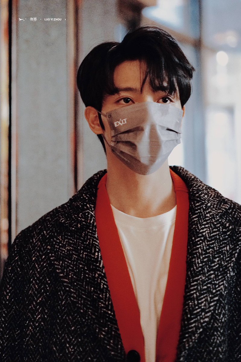 roseyizhou's tweet photo. 13/1/22 Off to work photos we haven’t seen before 💚
Cr. 无界·罗一舟
#LuoYizhou #罗一舟 https://t.co/OQTBL1bEW0