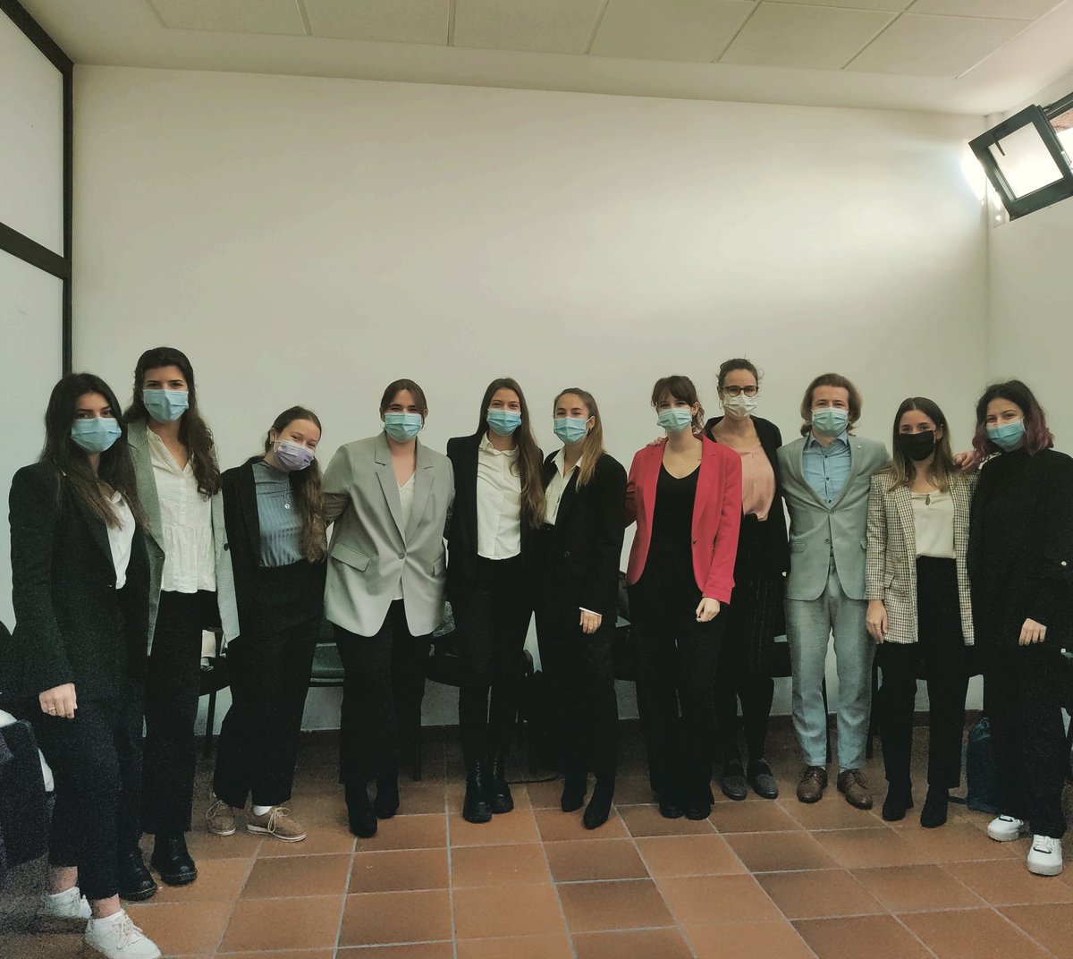MIC_ULL's tweet photo. ¡Empiezan los mock exams de consecutiva! Este primer simulacro de exámenes es una oportunidad perfecta para quitarse los nervios y ponerse en la piel del intérprete. ¡Ánimo y a disfrutar!
#1nt #terp #micull #yosoymic https://t.co/RDjIZK9Eq5