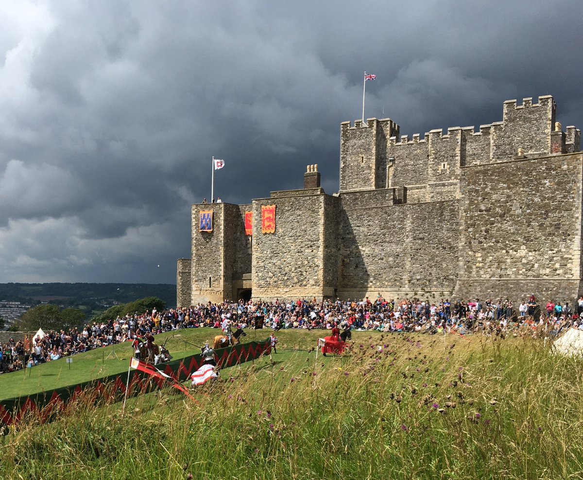 VisitDover's tweet photo. We love winter here ❄️ But if you’ve been planning your Summer 22 holiday, here's a reminder of why you need to make time for #WhiteCliffsCountry this year 😎👉 https://t.co/r4wIux4Fj7 #ExperienceWhiteCliffsCountry #MustDoIn22 #escapetheeveryday #LoveDeal #LoveDover #LoveSandwich https://t.co/B8B97NLq1h