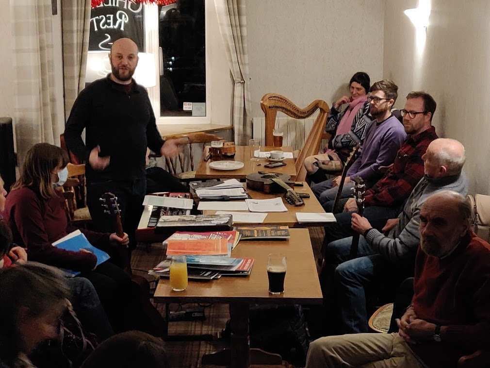 Book now for tomorrow's ONLINE #StorylandsSessions Trad Tunes 

7pm Workshop on repertoire &amp; other session ideas, with ace fiddle player Sally Simpson. 
eventbrite.co.uk/e/storylands-s…
  
8.30pm online session play-along - jam along with 
Sally &amp; me! 🎻🎹
eventbrite.co.uk/e/storylands-s…