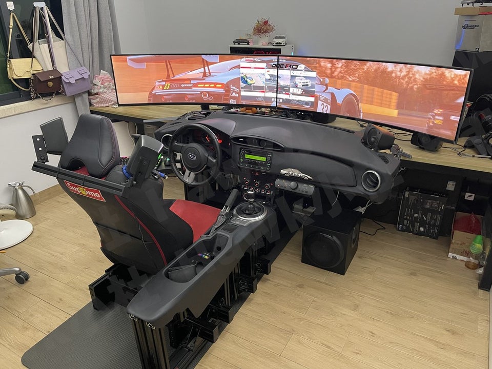 JVCom's tweet photo. Ce setup de fou furieux. 😍

(via https://t.co/YzVIHCifsL) https://t.co/sZjpjHrCH8