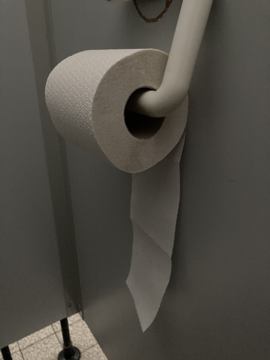 moerkel_twitch's tweet photo. Was bringt Menschen zu so einer Tat???
#klo #klopapier #klogate https://t.co/bIYTSnMc7e