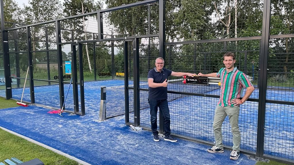 LTCRhoon's tweet photo. Nieuws over Padel LTC Rhoon

In het voorjaar starten we met de aanleg van drie padelbanen
Onze werkgroep komt steeds een stapje dichter bij het realiseren van de padelbanen. Deze week werd er een handtekening gezet onder het contract met leverancier Padel Nederland. https://t.co/CIUA8ujSpV