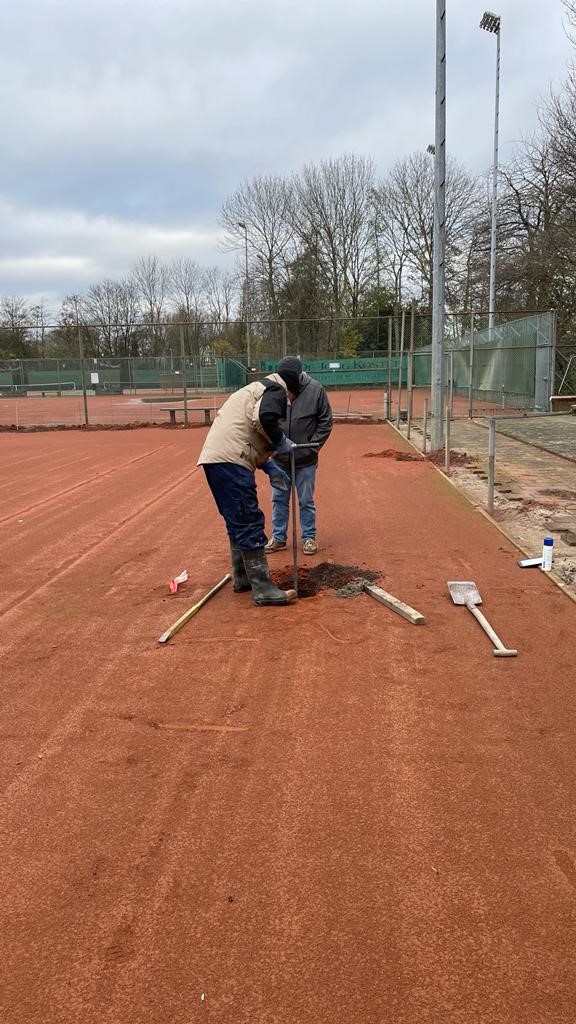 LTCRhoon's tweet photo. Nieuws over Padel LTC Rhoon

In het voorjaar starten we met de aanleg van drie padelbanen
Onze werkgroep komt steeds een stapje dichter bij het realiseren van de padelbanen. Deze week werd er een handtekening gezet onder het contract met leverancier Padel Nederland. https://t.co/CIUA8ujSpV