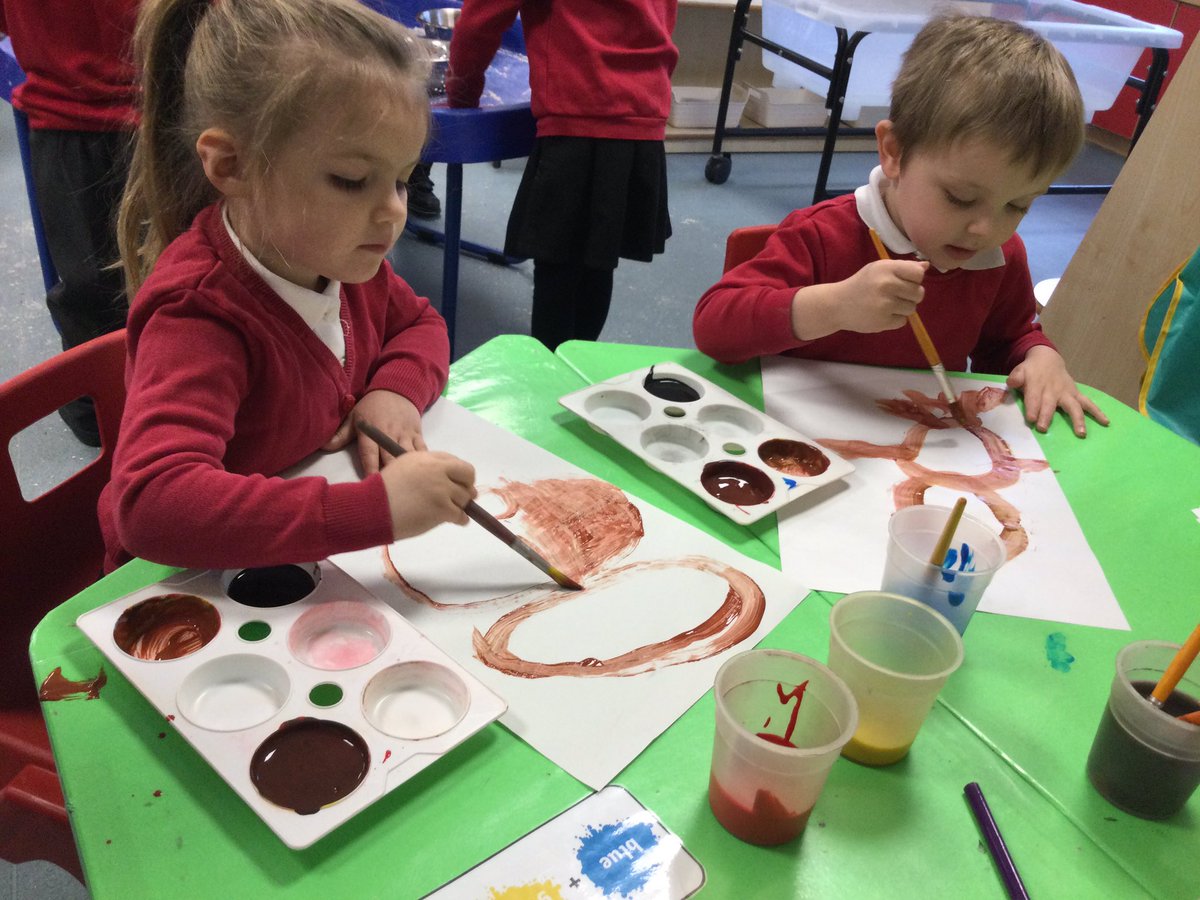WMPrimaryF1's tweet photo. We’ve been amazing artists this morning painting bears with Miss Smith😀🐻 https://t.co/rOYb8xflOf