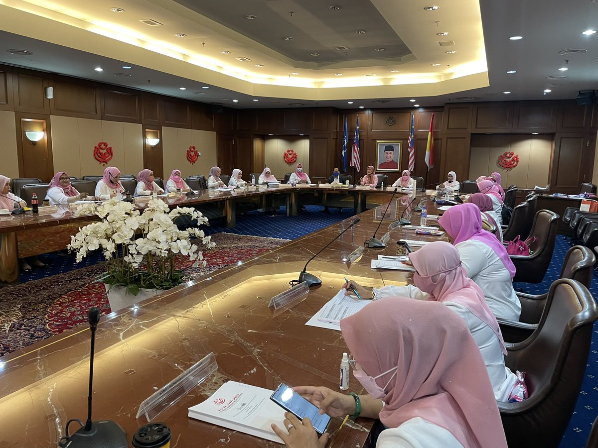 Antara mesyuarat yg saya hadiri hari ini:
➡️Ketua Jabatan / Unit Ibu Pejabat #UMNO
➡️Exco #Puteri UMNO #Malaysia

#UMNOBersamaRakyat adalah antara motto kami bagi senantiasa memberi khidmat bakti samada ketika #banjir, #Covid19, #ZiarahKasih dll ikhtiar