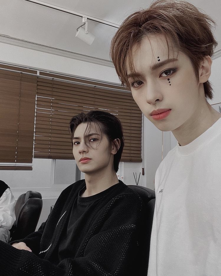 head just full of eboy gaon and jooyeon 🤯