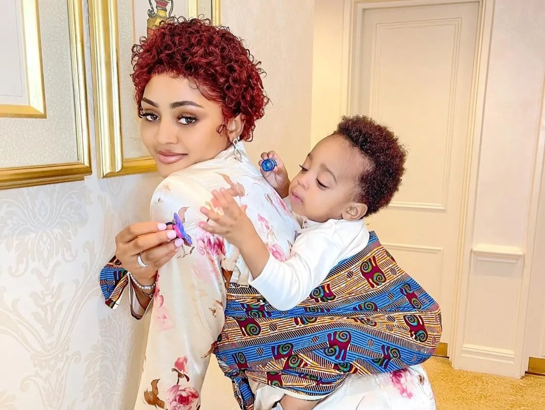 legitngnews's tweet photo. Regina Daniels makes motherhood look so easy!

It is indeed a blessing❤❤

📸: regina.daniels (Instagram)

#legitng #legitposts #reginadaniels #mondaygoodness https://t.co/YDGDAYuhMj