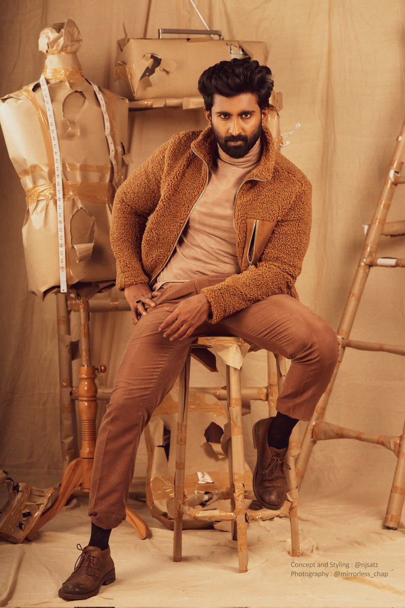 Actor_Mahendran's tweet photo. Focus on making yourself better, not on thinking that You are better.....🖤 

Organize,concept &amp; styling @njsatz 
Photography #Ratheesh 
Outfit @SathyaNj_F_H

@Actor_Mahendran #MrBSalon
#EventEngineeringCompany
#SathyaNJYoutubeChannel @onlynikil #NM https://t.co/dfhDkKRWVT