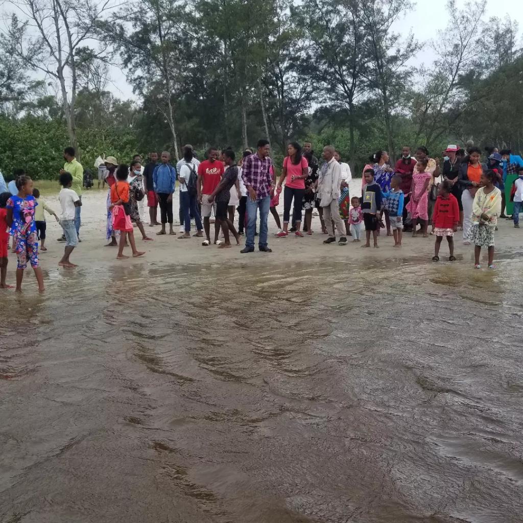 ShemaMadagascar's tweet photo. God held back the rain so we could do believers baptism today. Congratulations to our five candidates. #SoliDeoGloria
"To God be the glory
Great things He has done
So loved He the world that He gave us His Son"
 #FBCFD #FFBBM #FBBFD #BelieversBaptism #ByImmersion. #SoliDeoGloria https://t.co/sKB19Sea7Q