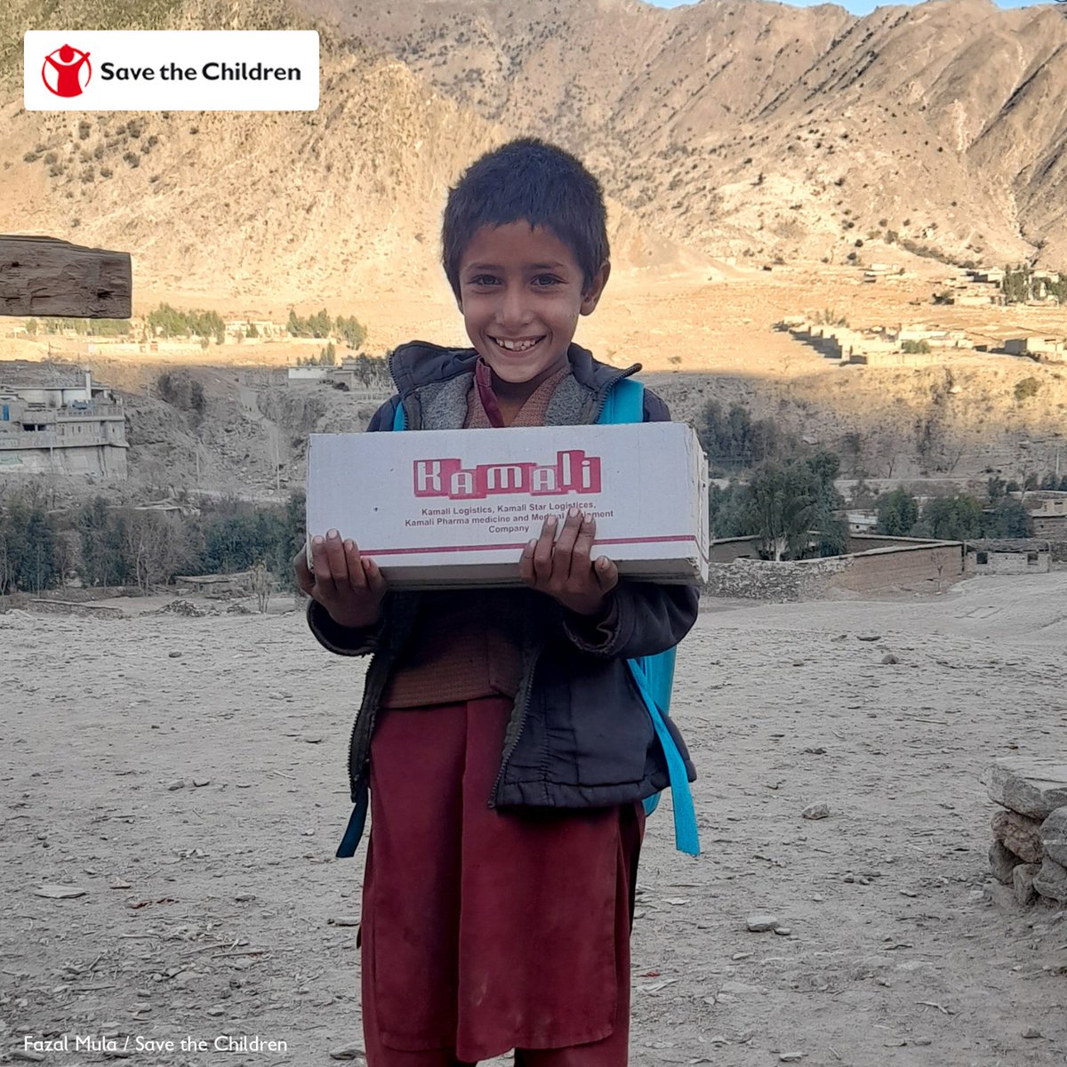 SaveChildrenIT's tweet photo. In #Afghanistan vogliamo portare l’istruzione anche nelle località più difficili da raggiungere, come la provincia di Kunar, una zona isolata e in questo periodo ricoperta di neve! 
Qui lo facciamo con l'aiuto di asinelli, ecco le foto della consegna dei kit didattici👇👇 https://t.co/oa7WMHfKfs