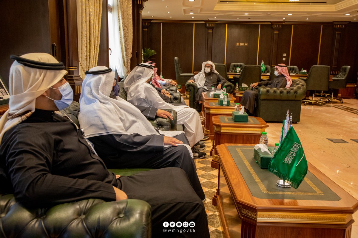 فضيلة مساعد الرئيس العام لشؤون المسجد النبوي الدكتور محمد بن أحمد الخضيري يستقبل رئيس اللجنة التنسيقية للمهندسين بالمدينة المنورة وعددًا من أعضاء الهيئة السعودية للمهندسين في مكتبه بمقر مبنى الوكالة.  

#المسجد_النبوي 
#وكالة_شؤون_المسجد_النبوي