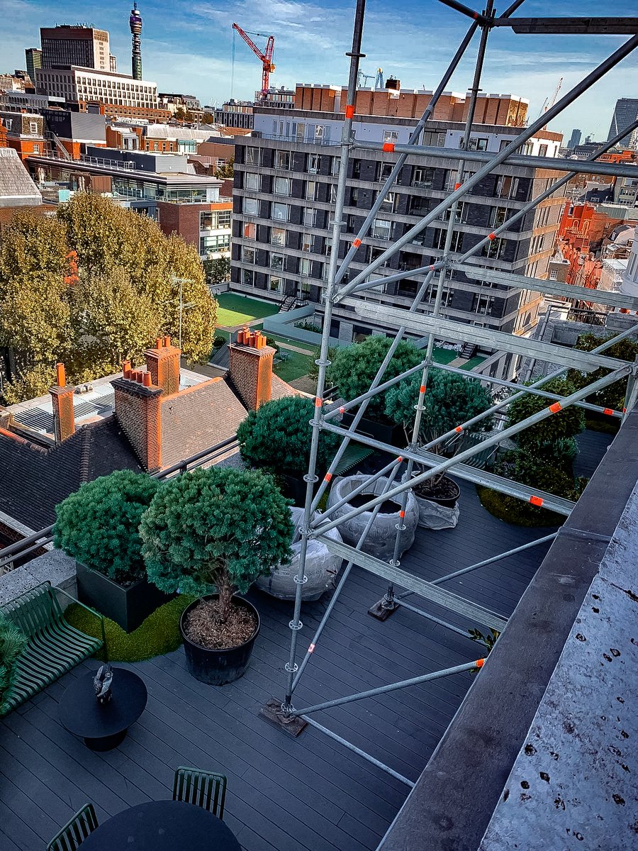 🏗️ <a href="/_LNSLTD/">LONDON NETWORK SCAFFOLDING SPECIAL PROJECTS LTD</a> recently assisted <a href="/OdGroupLondon/">ODGroup.</a> with the lifting of heavy pots/trees from lower level onto higher roof level for their client at Berkeley Square, London. <a href="/Layheruk/">Layher UK</a> System Scaffold was utilised to ensure the most safest system of work delivered on time without issue.