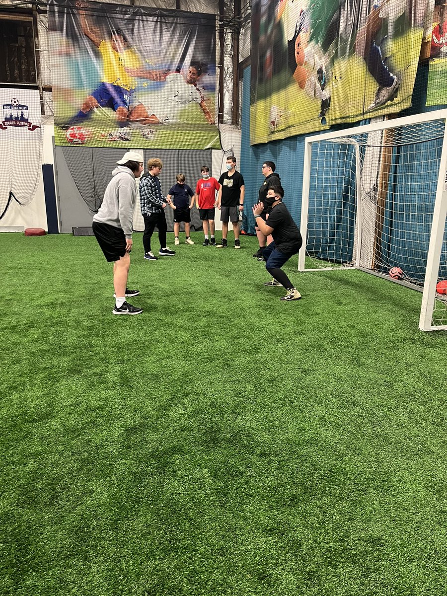 BMcClarin51's tweet photo. @MoravianFB mentors coaching up the future of @AllentownSD @DieruffFootball &amp; @LehightonFB.  This is was followed by words of wisdom from those who chose the path of GRIT over the path of QUIT. #HOUNDHEART https://t.co/X5RBNWftTZ