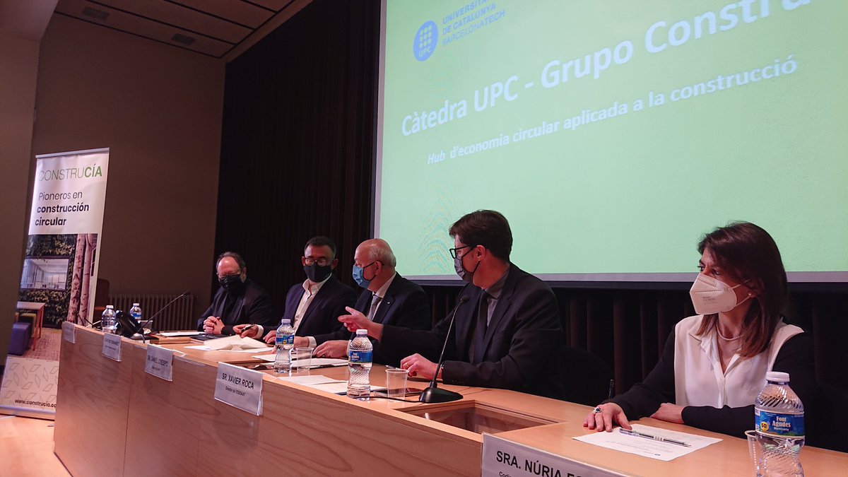 ESEIAAT - UPC (@eseiaat_upc) on Twitter photo ♻️Avui el <a href="/RectorUPC/">Daniel Crespo, rector de la UPC</a>, el nostre director <a href="/XavierRocaRamon/">Xavier Roca</a> i Arturo Fernández, director executiu de <a href="/construcia_on/">Construcía</a> han signat la creación de la Cátedra <a href="/la_UPC/">Universitat Politècnica de Catalunya (UPC)</a> - Grupo Construcía per orientar el sector de la construcció cap a l'economia circular ♻️Avui el <a href="/RectorUPC/">Daniel Crespo, rector de la UPC</a>, el nostre director <a href="/XavierRocaRamon/">Xavier Roca</a> i Arturo Fernández, director executiu de <a href="/construcia_on/">Construcía</a> han signat la creación de la Cátedra <a href="/la_UPC/">Universitat Politècnica de Catalunya (UPC)</a> - Grupo Construcía per orientar el sector de la construcció cap a l'economia circular