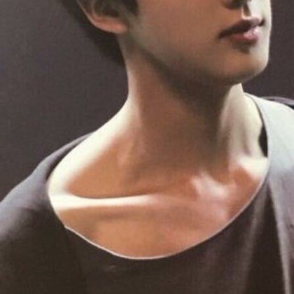 JU_JUOP's tweet photo. 김석진 쇄골 그냥 미쳐부려 https://t.co/G915iBvCWm