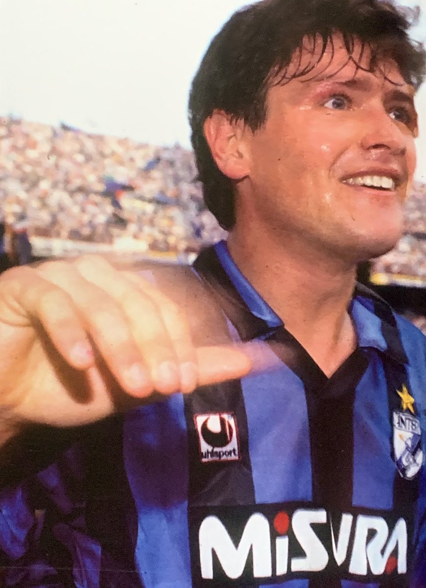 belfiore_ale's tweet image. Gioia Scudetto 88/89 🖤💙
@Aldito11 #AldoSerena @Inter #Inter13 #Inter8889 #scudetto8889 #Tricolore #InterNapoli