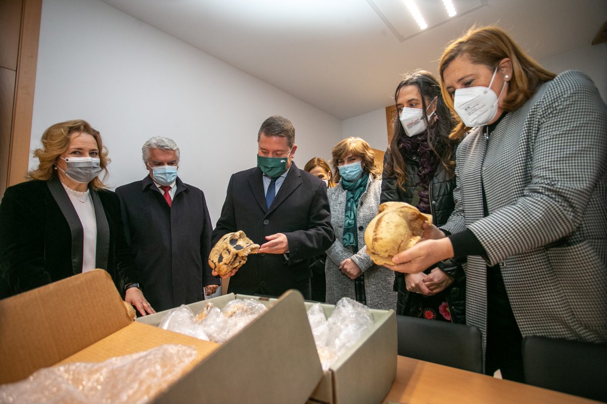 gobjccm's tweet photo. 📸 El presidente de #CastillaLaMancha, @garciapage, ha inaugurado, en #Alovera (#Guadalajara) el nuevo Instituto de Enseñanza Secundaria Obligatoria ´Harévolar´ @IHarevolar 

📸
https://t.co/tgdiTxA9Fm https://t.co/MLP7fVoE8D