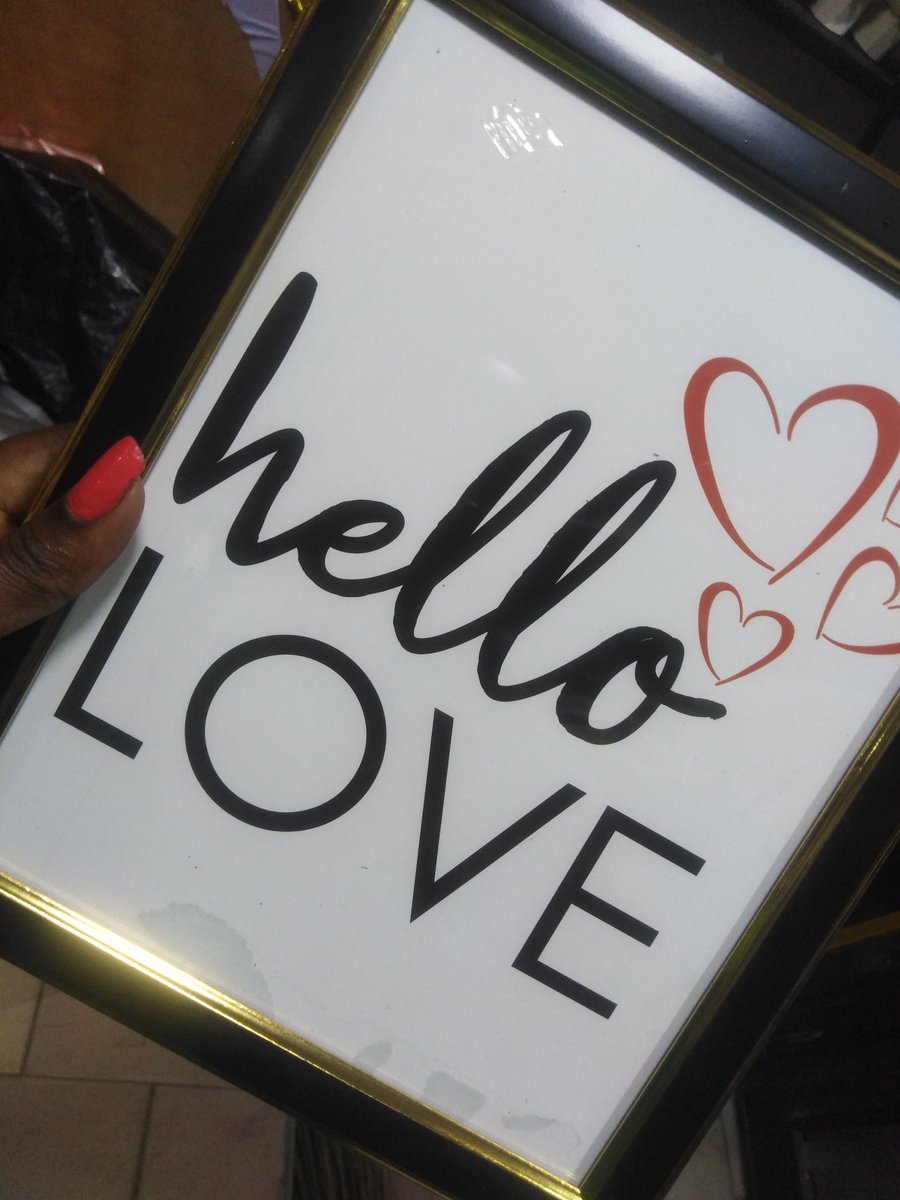 HopeEvents1's tweet photo. La Saint Valentin pour tous, même avec un petit budget. Vous saurez exprimer votre amour 5000fcfa le tableau 💞💞. 694834439 https://t.co/AESbhcq5ll