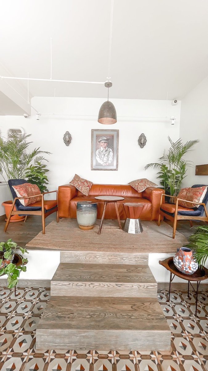 "مقهى بـ تفاصيل مُلفِته".