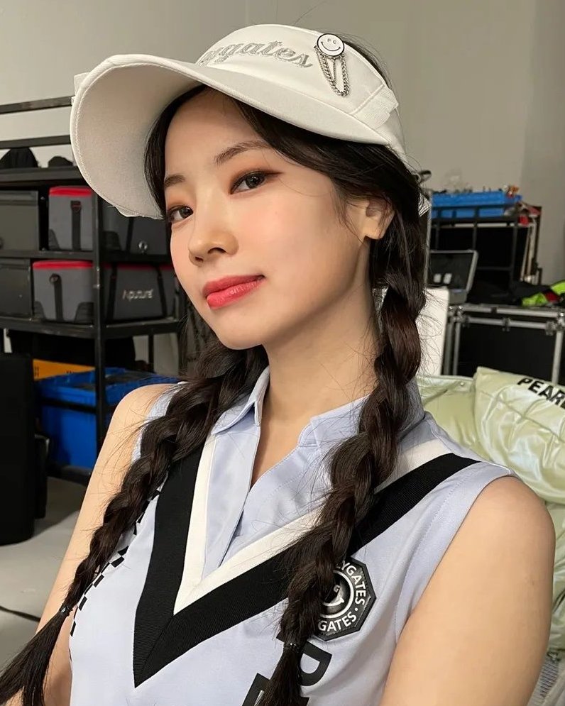 lowdahyun's tweet photo. face card https://t.co/bT7oMiiF6I