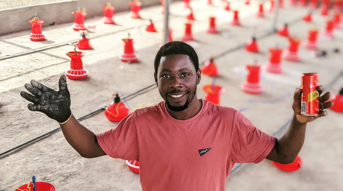 diyagric's tweet photo. Do I pass for a Schweppes Ambassador?

Don't just work!  Get a Schweppes to chillax during and after work. I'm Opeyemi Afeluyi, the farmer that love Schweppes at work

#schweppes #atwork #diyagric #schweppesambassador #schweppeschapman https://t.co/dqk9pXQA9H