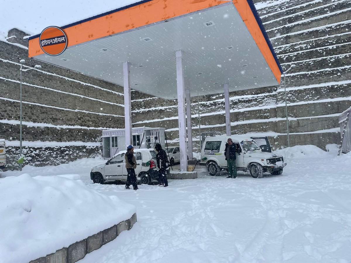 #IndianOil is committed to fuel a billion smiles every day. For us no corner is too far &amp; no terrain too harsh. #Keylong remains completely cut off during snowy winters. But 1st time this year, IndianOil's Upasak Filling Station is supplying fuel in January despite heavy snow.