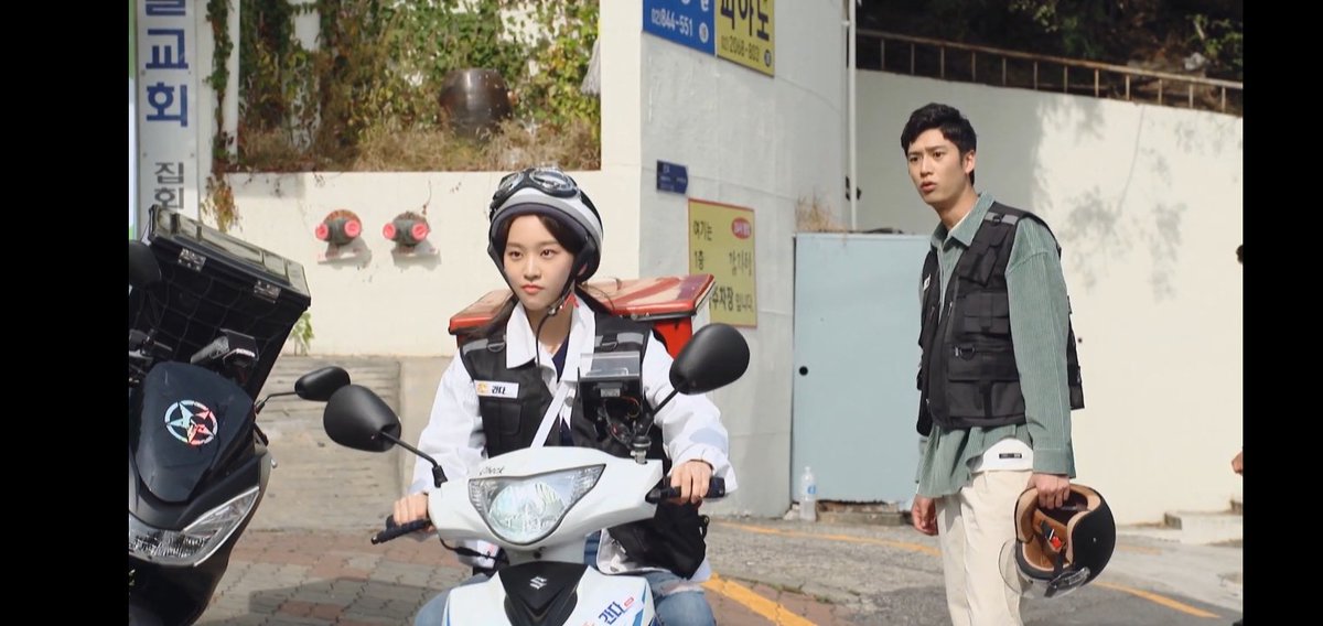 themoonriver201's tweet photo. Inwoo seems to always have a strong girl for his onscreen love interests 😂
#UnaskedFamily https://t.co/aZOd5e40lV