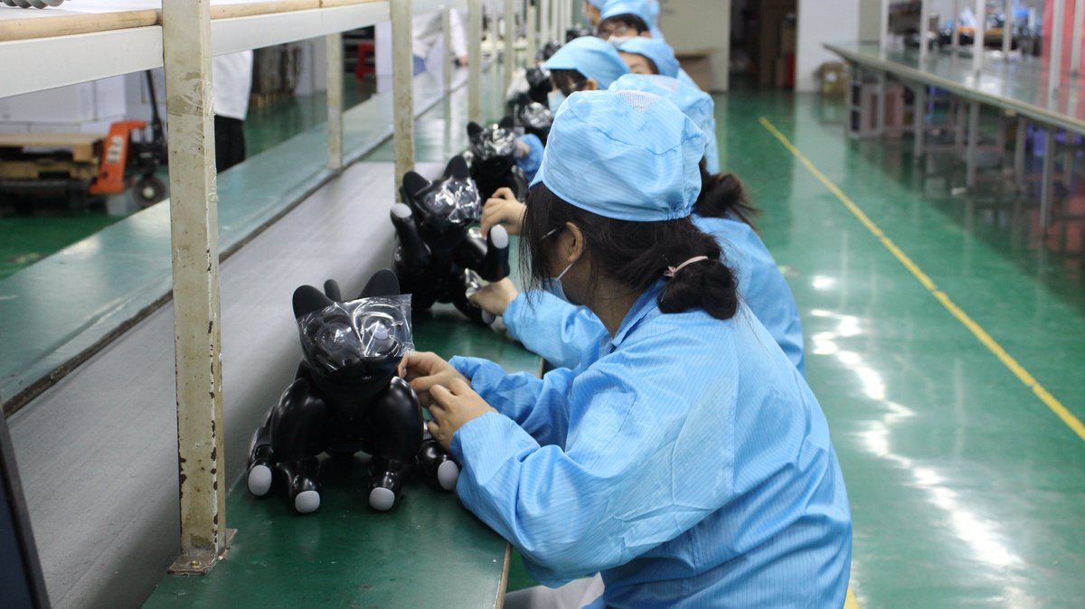 elephantrobotic's tweet photo. Marscat is going to be shipped around the world at the end of this month. Meanwhile, we sincerely would like some KOLs to make some unboxing review of the world's first bionic cat. Welcome to contact us if you have any recommendations. #Marscat #KOL #unboxing #elephant_robotics https://t.co/IczTiNLl3m