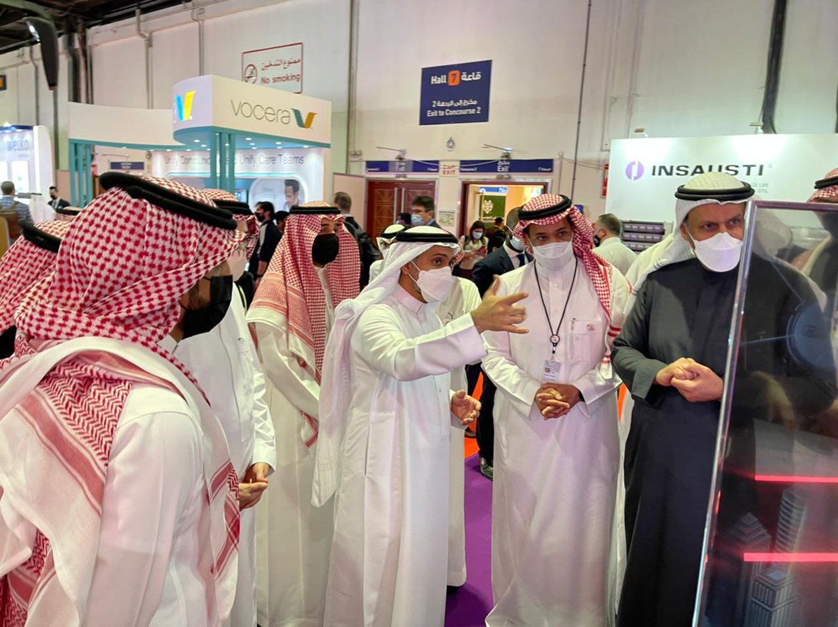 _CloudSolutions's tweet photo. تشرفنا اليوم بزيارة معالي وزير الصحة م. فهد الجلاجل لجناح حلول السحابة للاتصالات وتقنية المعلومات في معرض الصحة العربي 2022 ،وسعدنا بعرضنا أحدث حلول الرعاية الصحية المبتكرة لمعاليه.@FahadAlJalajel 
#معرض_الصحة_العربي https://t.co/9M6fAMmxCQ