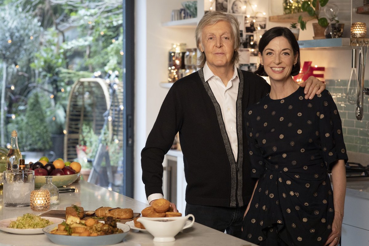 Maccarita, anyone? 🍹 Paul joins @maryamccartney in the kitchen for season two of #MaryMcCartneyServesItUp. Celebrate #MeatFreeMonday and watch now on @discoveryplus and @discoveryplusUK.