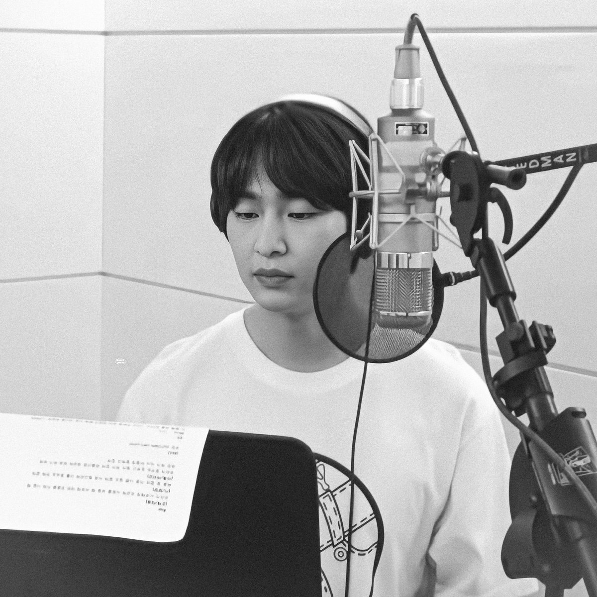 BOB52ONEW's tweet photo. ✨220121 SMTOWN '빛' Recording Behind the Scene (ONEW컷 보정)

본업존잘 냉듑과 쵸귀욤댕이 토끼.. 근데 저 모먼트가 고작 1초 차이.. 

#SHINee #샤이니 #온유 #ONEW #이진기 #オニュ 
@SHINee 
https://t.co/Etd4vd8RNY https://t.co/UXl1Ryv4f4