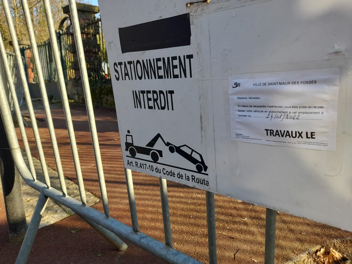 BrnoMorel's tweet photo. CHU ST Maur : après plot en béton, la caméra surveillance, nouvelle surprise du matin sans en informer @EMMAUSolidarite : des barrières scellées au sol 😡Que d’efforts pour empêcher les personnes hébergées de passer par le quartier pavillonnaire !!! @Abbe_Pierre @emmaus_france https://t.co/dXiMD8p9bW