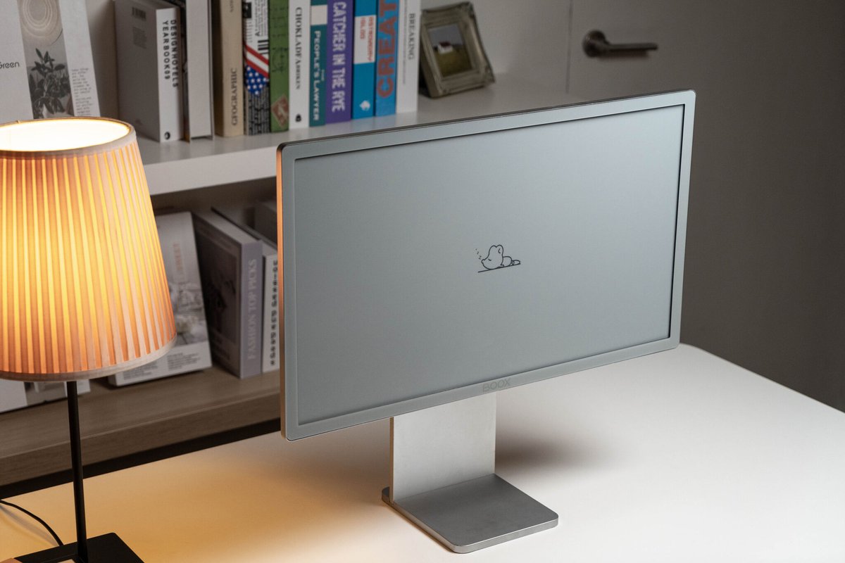 OnyxBoox's tweet photo. #BOOX #MiraPro, a 25.3" E Ink monitor, is a beautifully crafted monitor to relieve your digital eys strain. You can connect it to almost all operating systems such as #Win64, #Win32, #MacOS, #Linux. It is available to order at https://t.co/3WUvx0ww2x https://t.co/cT3f7IPMlF