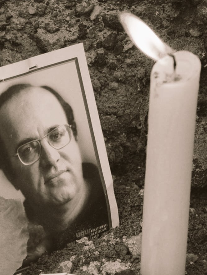 "İnsanlar sadece konuştukları şeylerden değil, sustukları şeylerden de sorumludurlar."

#UğurlarOlsun
#UğurMumcu