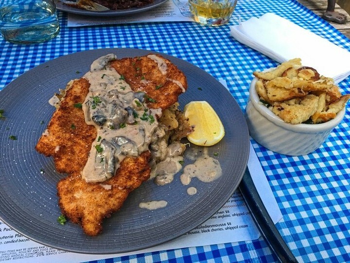 I'm a huge fan of#schnitzel, and @bronwynrestaurant in #UnionSquare (Sommerville, MA) is my local go-to place for beers and #German cuisine. Also be sure to try their homemade #spaetzle! Great stuff and can't wait to go back for more.
.
.
.
.
.
#foodbike… instagr.am/p/CZHEA6jLYy7/