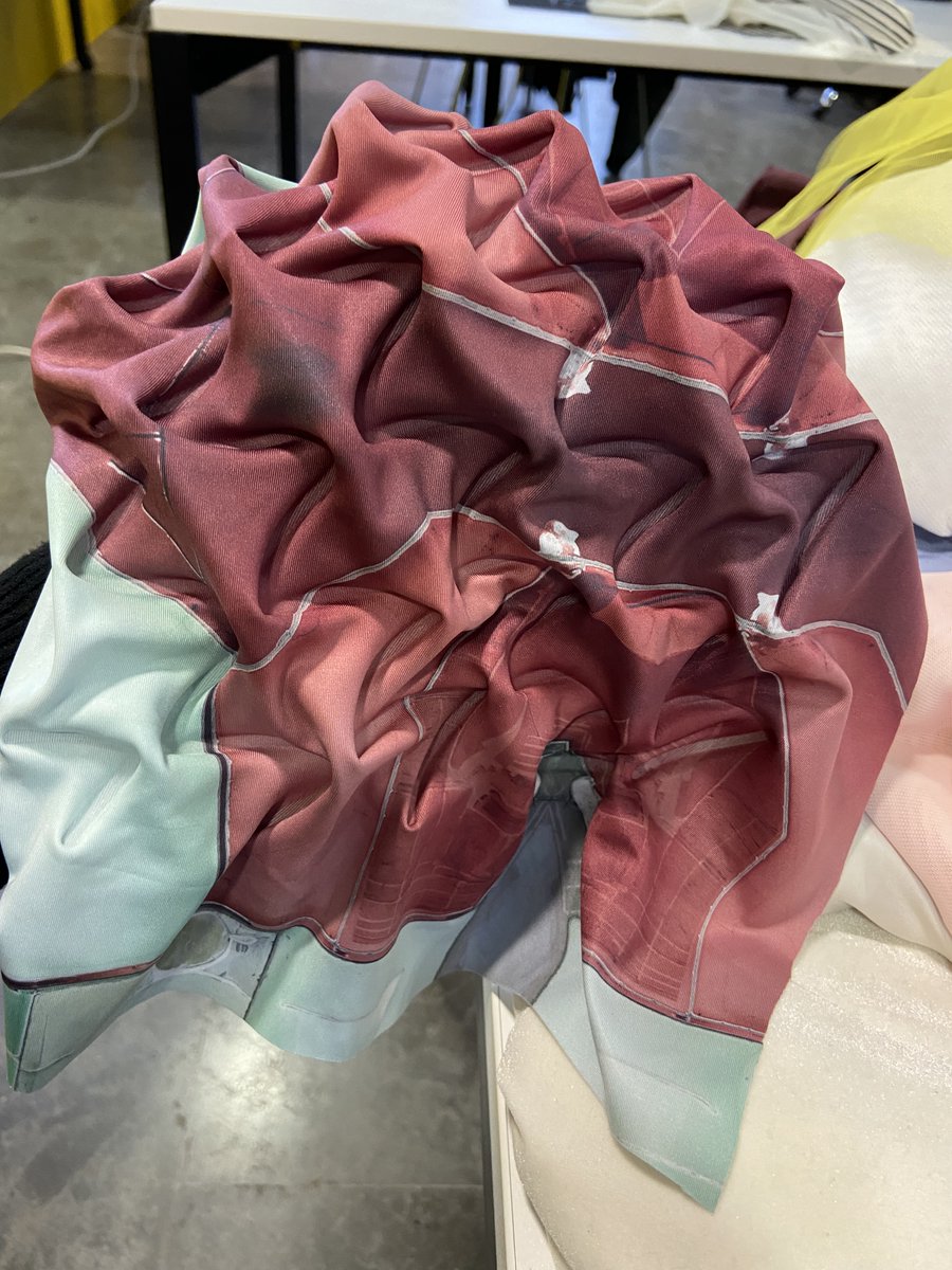 Hemos organizado un taller de impresión 3D en textil con Ana Correa <a href="/fabricademy/">Textile and Technology Academy</a>, y FabCat en la Fundació Ciutat #Viladecans.

Ana enseñó a imprimir en 3D sobre textil, imprimir en 3D cualquier pieza de ropa y a utilizar la técnica del sándwich para imprimir por las dos caras.