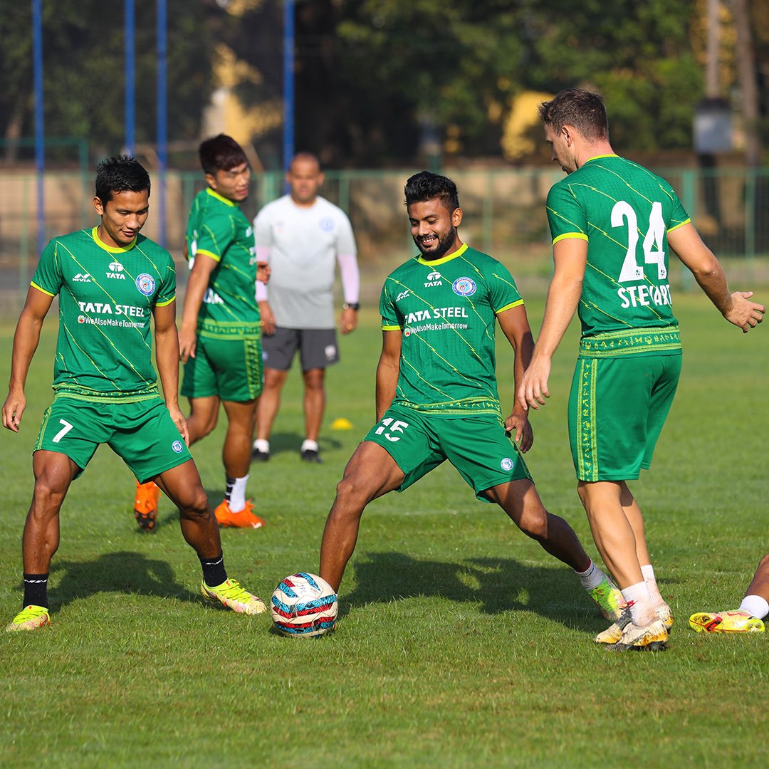JamshedpurFC's tweet photo. BACK TOGETHER AS ONE. 💖 

The Men of Steel are delighted and grateful to be back on the training pitch. 🤩✨ 

#JamKeKhelo @NarenderGahlot https://t.co/cKNd1Uy7PQ