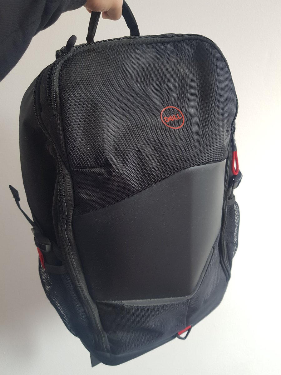 Дечки украден ми е ранец од Капиштец на паркинг од кола...
Внатре имаше лаптоп од 2000 евра. Не ми е за парите, но внатре ми беше цел програмерски труд. Не верувам дека ќе го најдам, ама ако не ви е тешко напрајте еден ретвит...