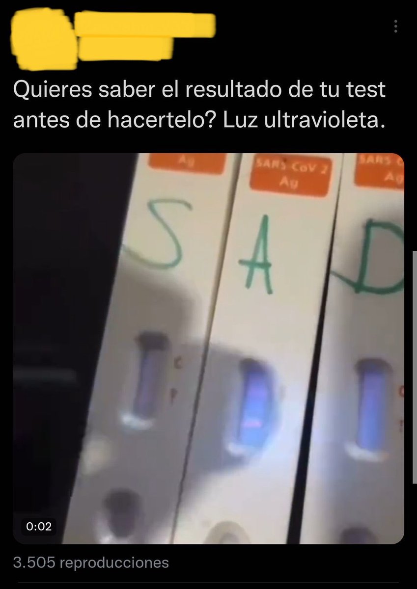 No, los test de antígenos no vienen marcados de fábrica y no habéis descubierto nada con la luz UV.

Sabéis eso que se ve en las pelis que pasan una luz y ven si había sangre o semen? Pues lo mismo.

Las proteínas de las zonas C y T atraen y retienen la luz UV y por eso “brilla”.